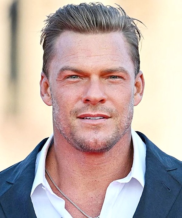Alan Ritchson photo