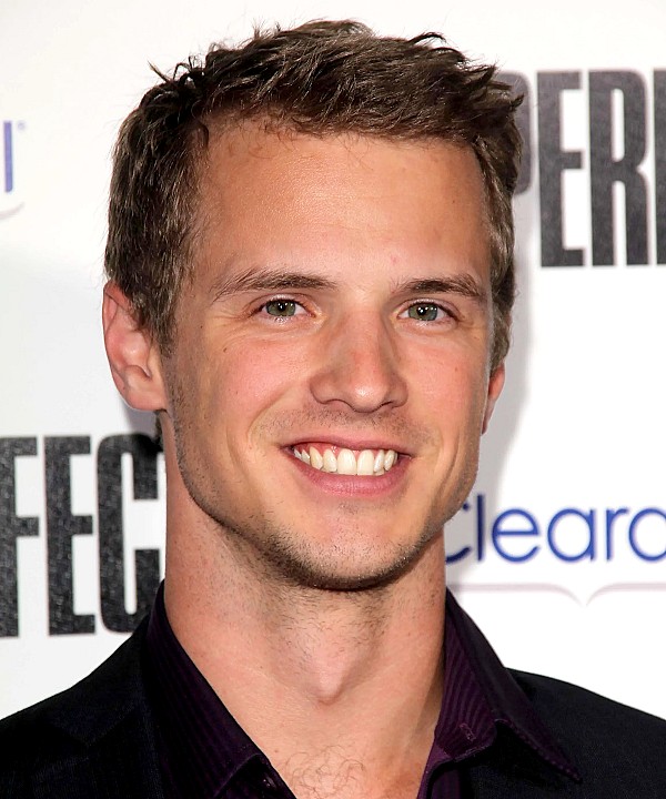 Freddie Stroma photo
