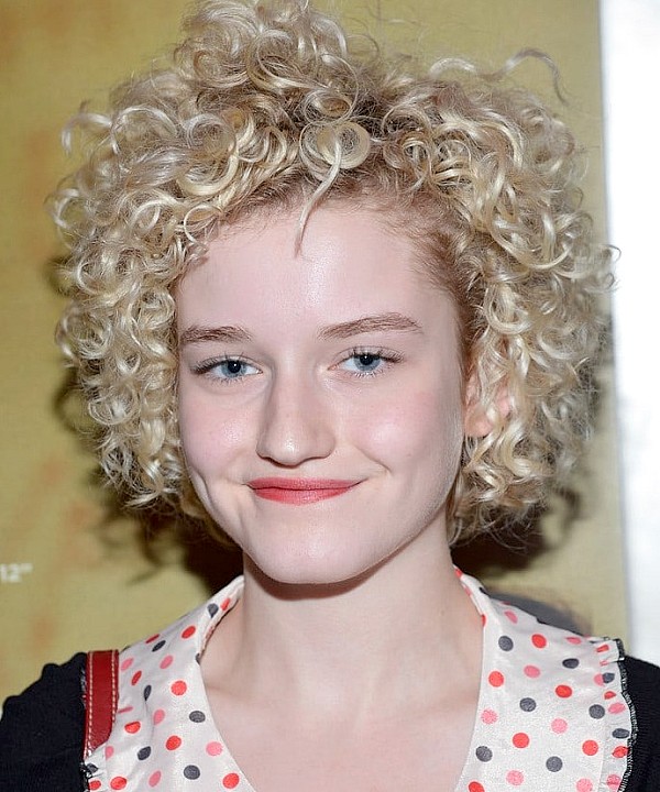 Julia Garner photo