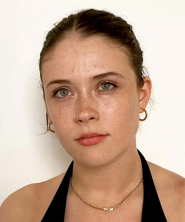 Mia Tomlinson photo