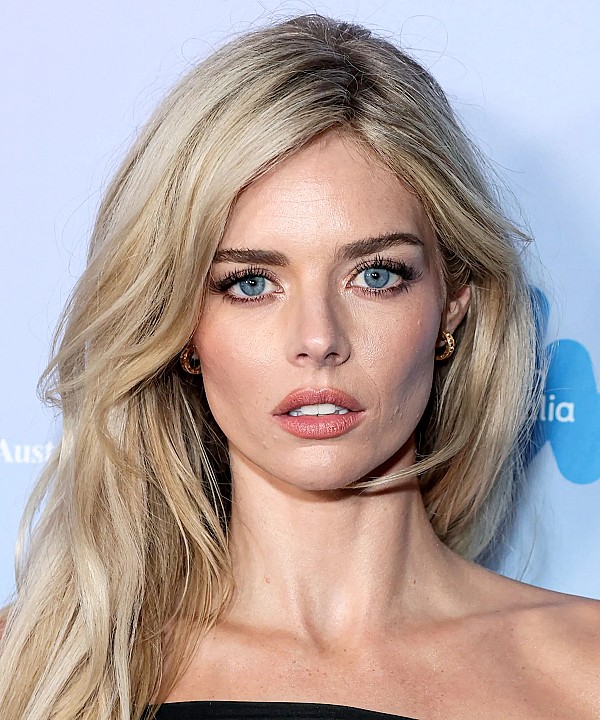 Samara Weaving photo