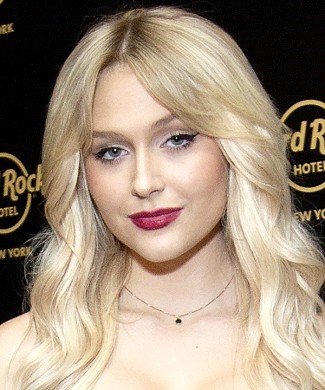 Alyvia Alyn Lind photo