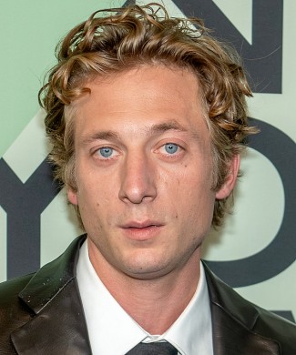 Jeremy Allen White photo