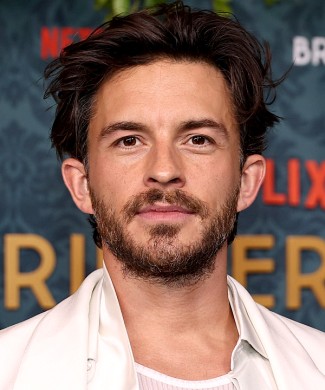 Jonathan Bailey photo