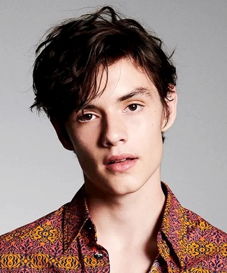 Louis Partridge photo