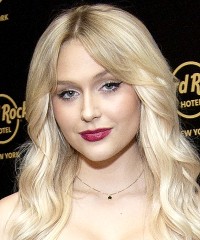 Alyvia Alyn Lind photo