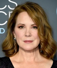 Elizabeth Perkins photo