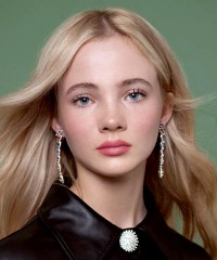 Freya Allan photo